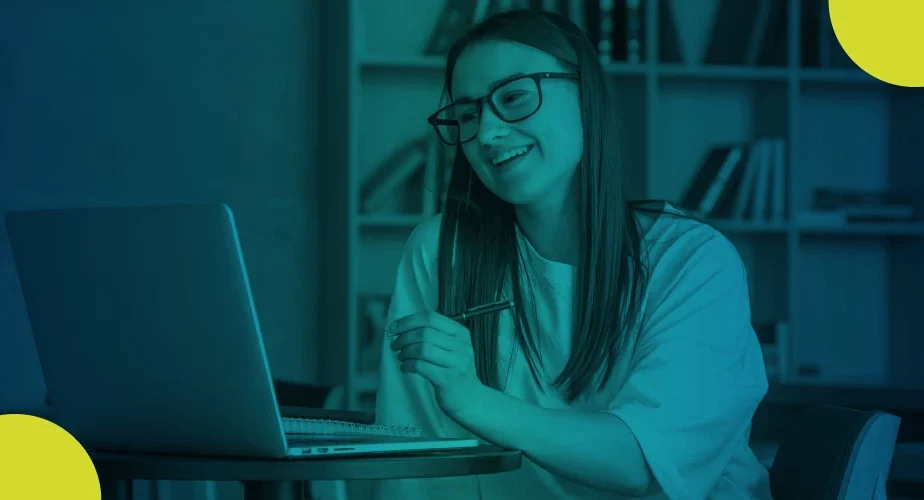 ¡UIN es para ti! Conoce más sobre la universidad que te permite estudiar y trabajar.