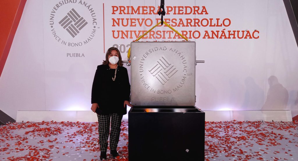 La Rectora de UIN, Argelia Hernández acude a la ceremonia de colocación de la primera piedra del Nuevo Desarrollo Universitario Anáhuac, Puebla.